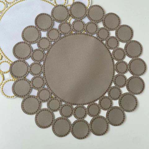 Jogo Americano Esferas Branco bordado em Dourado