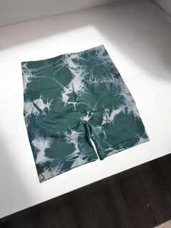 SHORT BATIK VERDE/BLANCO en internet