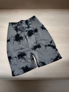 SHORT BATIK GRIS/NEGRO - comprar online