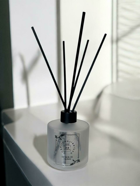 Difusor de Aromas Picolo Leitoso Fosco-Preto com Essência