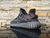 Adidas AD Yeezy 350 en Total Black en internet