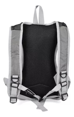 Mochila Deportiva Running Ciclismo Trekking con salida para bolsa hidratante en internet