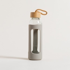 BOTELLA DE VIDRIO TAPA DE BAMBÚ Y FUNDA DE SILICONA 500ML en internet