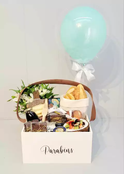 cesta café da manhã com pães e mini bolo - comprar online