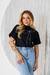 T-shirt gola alta com laço
