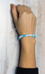 Pulsera celeste y blanca en internet