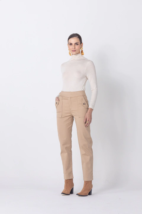 CALÇA RETA AMÊNDOA ELIZABETH ANDREZA CHAGAS