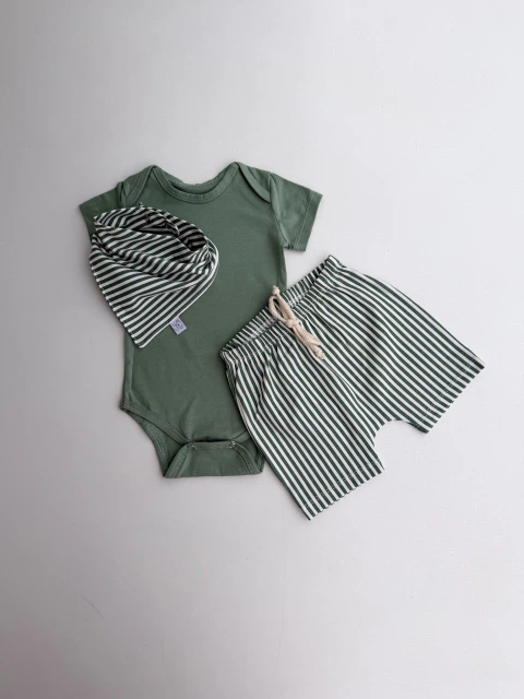 Conjunto em cotton Body e Bermuda e Babador Listrado Verde
