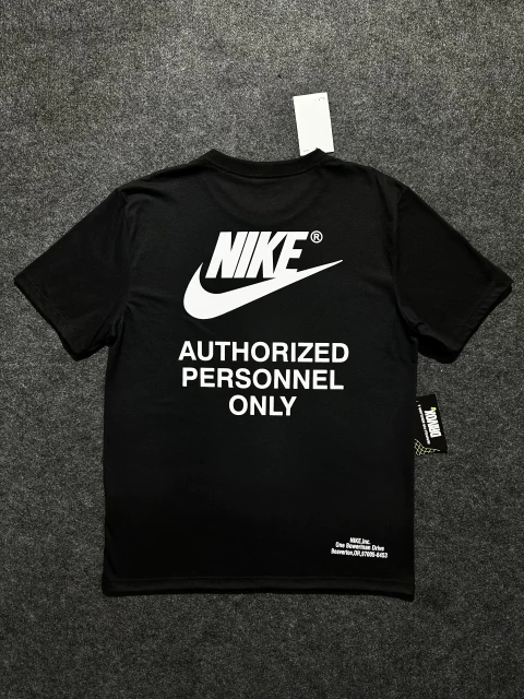 CAMISETA NIKE SPORTWEAR AUTHORIZED PERSONNEL ONLY - PRETO - comprar online