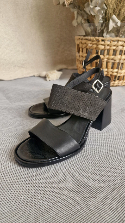 H509: Negro y Platino - comprar online