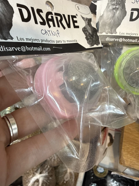 JUGUETE CATNIP CON PELOTA PARA PEGAR - comprar online