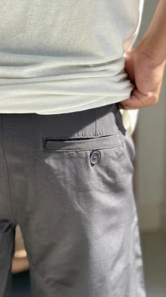 BERMUDA BOTÃO CINZA - Mabay