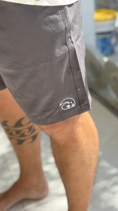 BERMUDA BOTÃO CINZA - comprar online