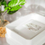 Caja minimal con tapa blanca en internet