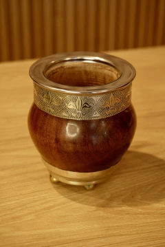 Imperial algarrobo con base y bolitas - comprar online