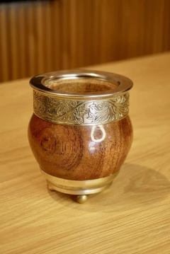 Imperial algarrobo con base y bolitas