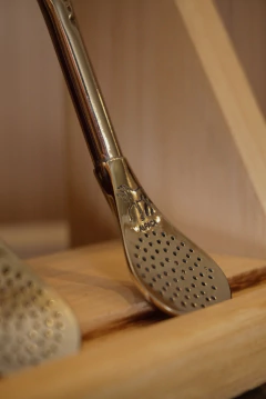 Imagen de Pico de loro alpaca cincelada