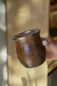 Camionero algarrobo lustrado con bombilla de regalo  - tienda online