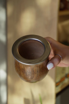 Camionero algarrobo lustrado con bombilla de regalo  - Tongamates