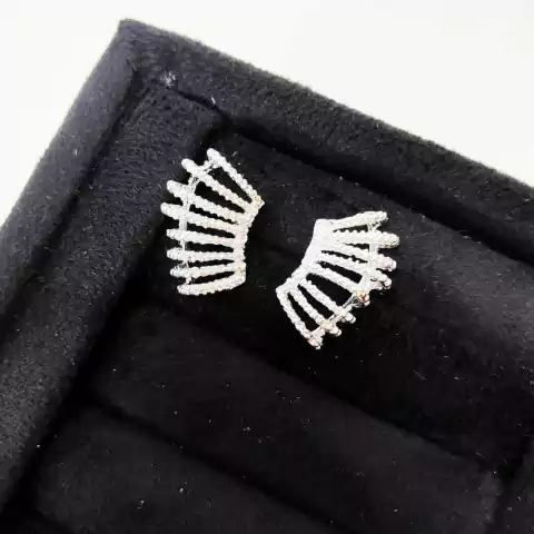 Brinco earcuff cravejado - Banhado á prata 925 - comprar online