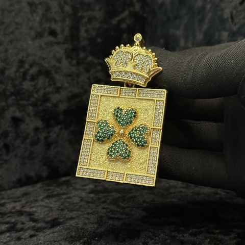 PINGENTE TREVO CRAVEJADO RETANGULAR- G (até 14mm)