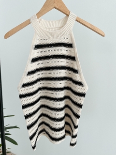 Musculosa cuello alto rayada en internet