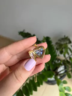 Colar Relicário Coração Detalhes na internet