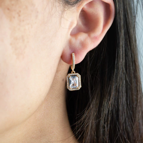 Brinco Argola Mary Com Pedra Quadrada Cravejada com Zircônias Cristal