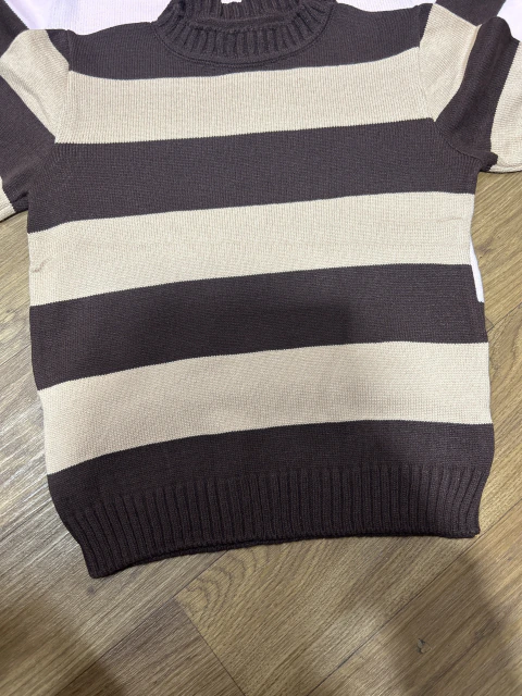 Blusa Listrada Manga Curta gola careca