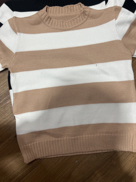 Blusa Listrada Manga Curta gola careca na internet