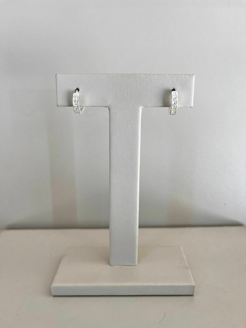 Argola cravejada c/ cristal em PRATA 925
