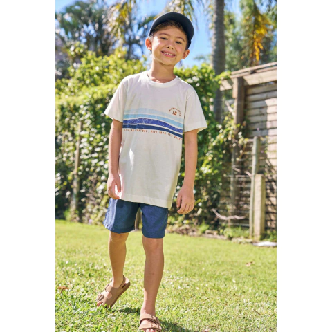 Conjunto camiseta branca com listra e bermuda marinho Luc Boo