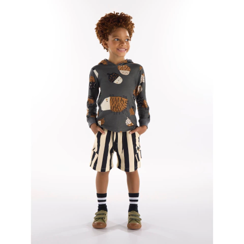 Conjunto camiseta ML com capuz e bermuda listrada Três e Já