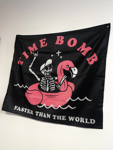 Bandeira Time Bomb (Faster than the world)