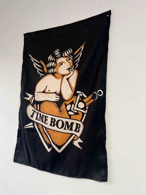 Bandeira Time Bomb (Bored to Death - pequena)