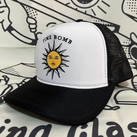 Boné Trucker Time Bomb (There is a light that neves goes out -branco)