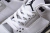 Jordan 3 Retro Hide N' Sneak en internet