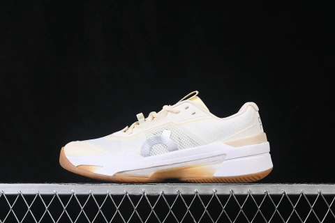 On The Roger Pro Fire Ivory/Sand