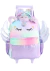 Uma mochila de rodinhas com design de unicórnio, apresentando cores em degradê pastel, asas brilhantes e detalhes em pelúcia.