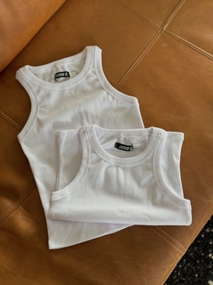 Musculosa Natasha en internet