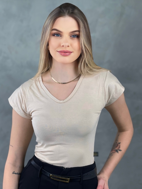 Blusa Feminina Basica baby look - COR NUDE - P ao GG veste N50 Plus Size Manga Curta gola V camiseta Viscolaycra
