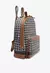 MOCHILA NEW TRIANGLE LUCY SCHUTZ - Ladonna Sapatos