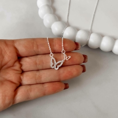 Colar Borboleta vazadas lisas e cravejadas corrente cadeado 45 cm - comprar online