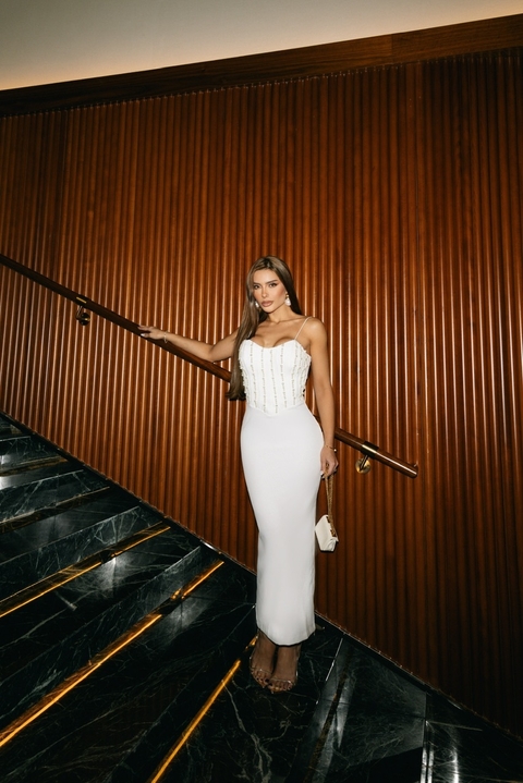 Vestido Midi em Crepe Branco com Corset Bordado de Pérolas e Alças Finas Lumière Bianca-2786