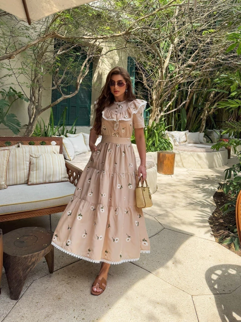 Vestido Midi Nude em Cambraia Bordada Daisy