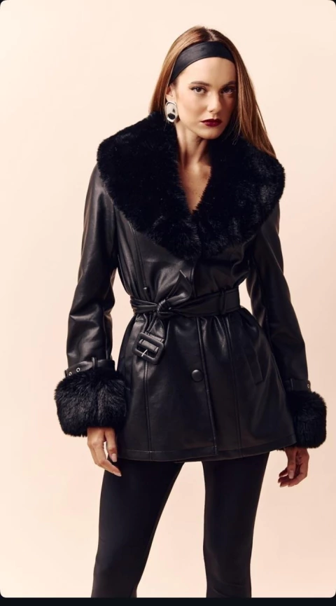 Casaco Pelo Gola Removível - comprar online