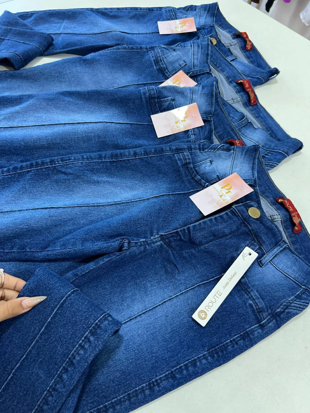 CALÇA JEANS SKINNY .