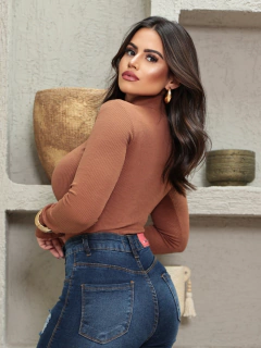 Body Beatriz Anarruga na internet