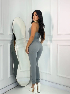 Macacão Duda na internet