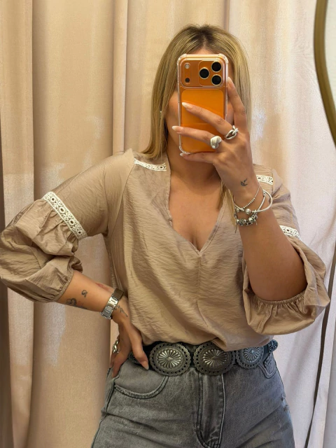 Blusa AMO beige